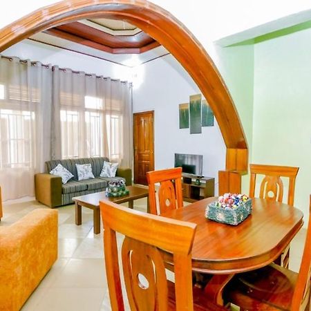 Bed and Breakfast Da Vinci House Кигали Экстерьер фото